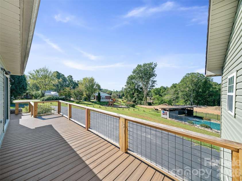 102 Phillips Road, Spruce Pine, NC 28777.  MLS# CAR4427122, YatesRealty ID 34729. 