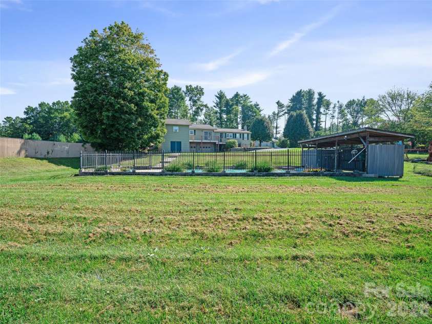 102 Phillips Road, Spruce Pine, NC 28777.  MLS# CAR4427122, YatesRealty ID 34729. 