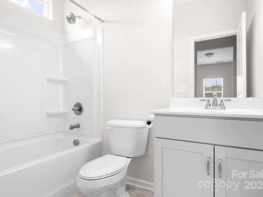 12928 Aberdeen Park Drive, Huntersville, NC 28078.  MLS# CAR4325509, YatesRealty ID 3473. Full Bathroom Upstairs Hallway.