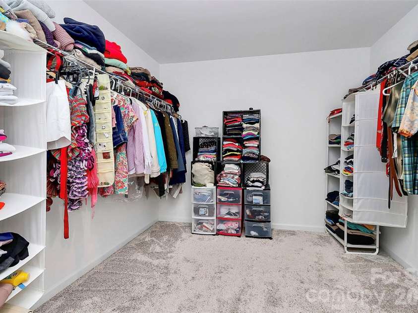 13140 Sudwick Lane, Charlotte, NC 28278.  MLS# CAR4343170, YatesRealty ID 3473. 