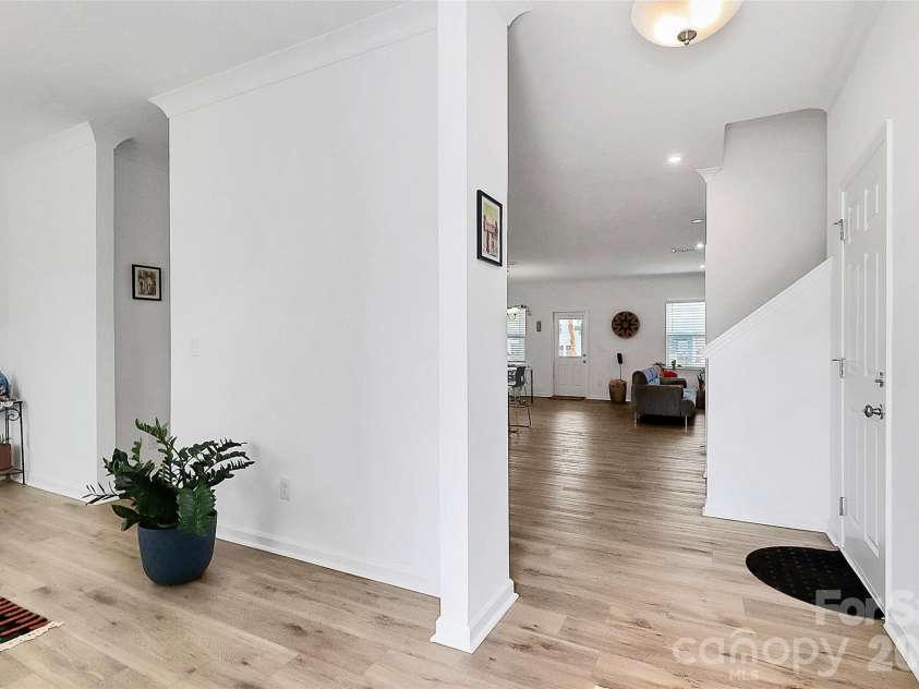 13140 Sudwick Lane, Charlotte, NC 28278.  MLS# CAR4343170, YatesRealty ID 3473. 