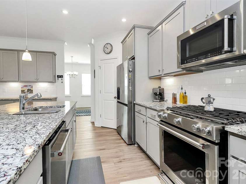 13140 Sudwick Lane, Charlotte, NC 28278.  MLS# CAR4343170, YatesRealty ID 3473. 