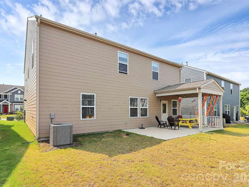 13140 Sudwick Lane, Charlotte, NC 28278.  MLS# CAR4343170, YatesRealty ID 3473. 