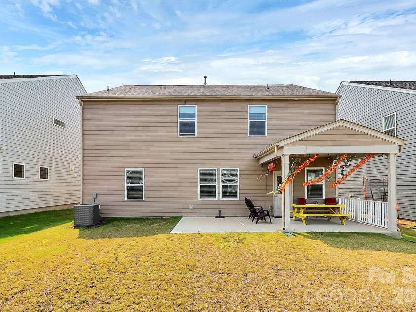 13140 Sudwick Lane, Charlotte, NC 28278.  MLS# CAR4343170, YatesRealty ID 3473. 