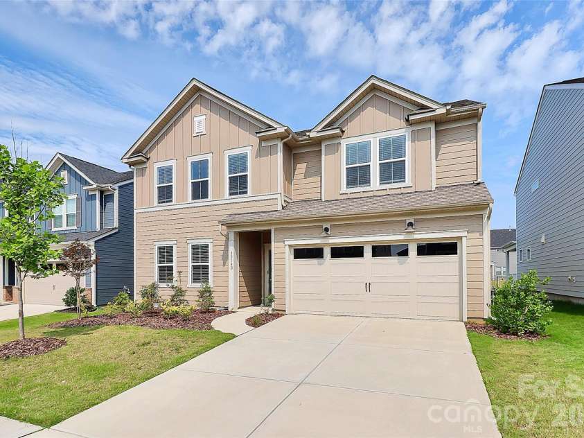 13140 Sudwick Lane, Charlotte, NC 28278.  MLS# CAR4343170, YatesRealty ID 3473. 