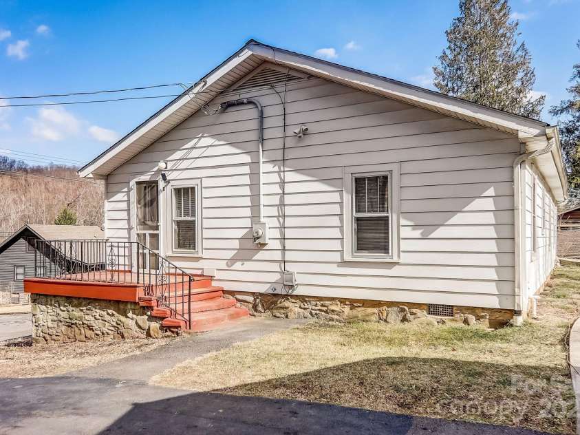 1639 Soco Road, Maggie Valley, NC 28751.  MLS# CAR4214024, YatesRealty ID 3473. 