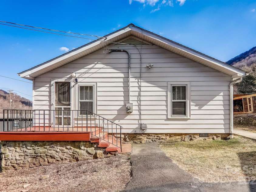 1639 Soco Road, Maggie Valley, NC 28751.  MLS# CAR4214024, YatesRealty ID 3473. 