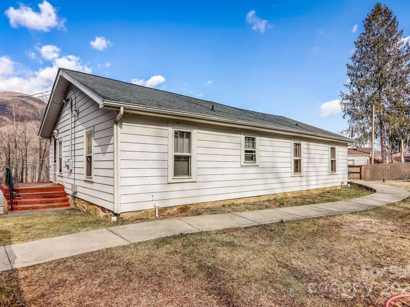 1639 Soco Road, Maggie Valley, NC 28751.  MLS# CAR4214024, YatesRealty ID 3473. 