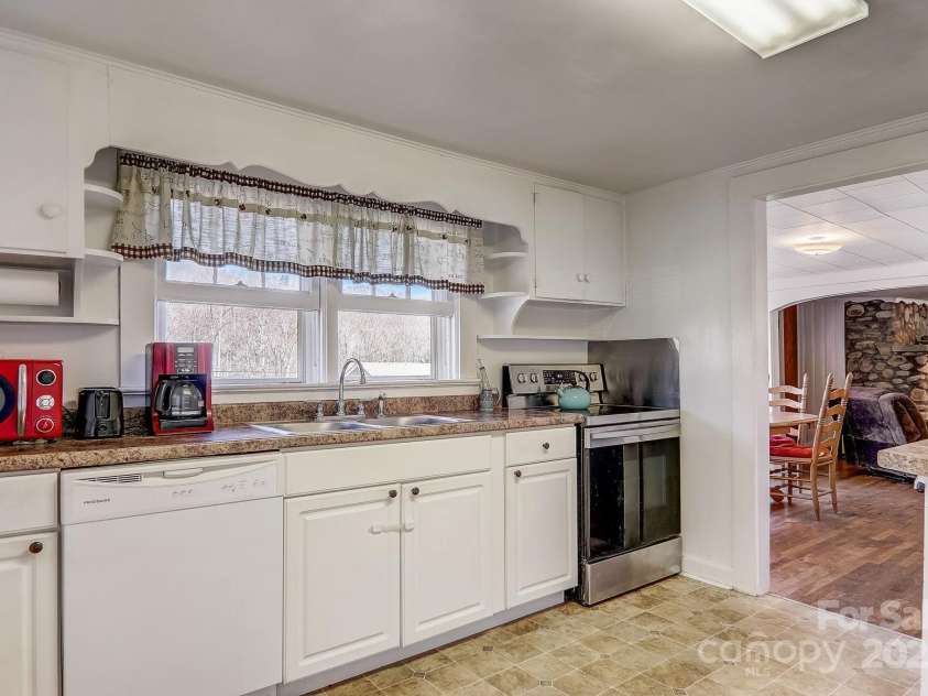 1639 Soco Road, Maggie Valley, NC 28751.  MLS# CAR4214024, YatesRealty ID 3473. 