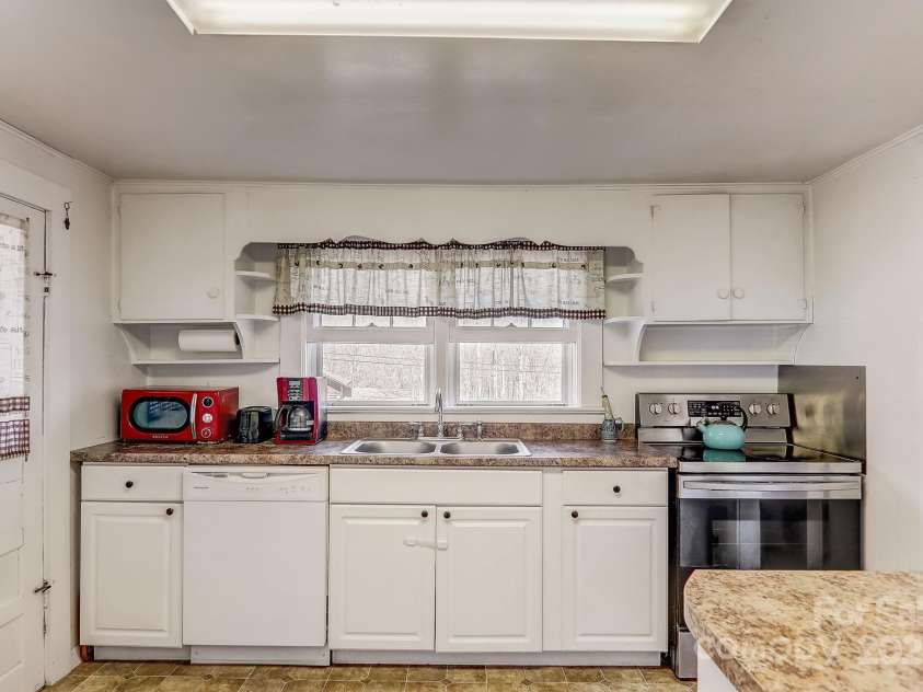 1639 Soco Road, Maggie Valley, NC 28751.  MLS# CAR4214024, YatesRealty ID 3473. 