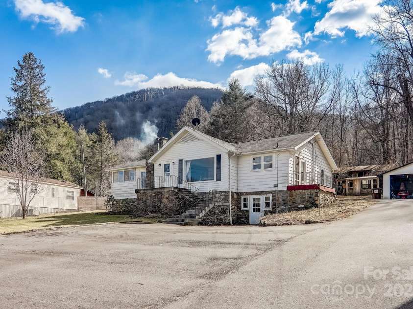 1639 Soco Road, Maggie Valley, NC 28751.  MLS# CAR4214024, YatesRealty ID 3473. Large paved driveway + parking
