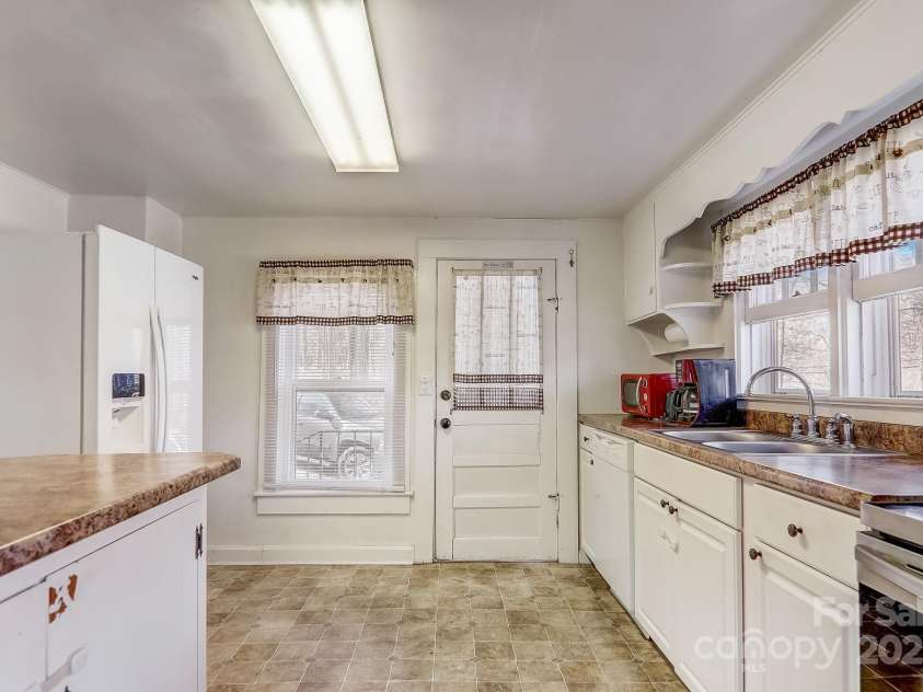 1639 Soco Road, Maggie Valley, NC 28751.  MLS# CAR4321917, YatesRealty ID 3473. 