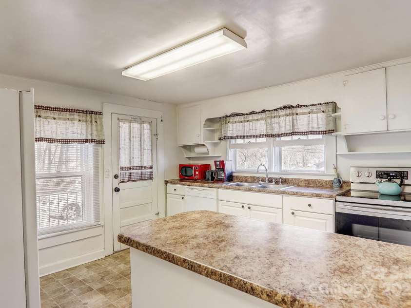 1639 Soco Road, Maggie Valley, NC 28751.  MLS# CAR4321917, YatesRealty ID 3473. 