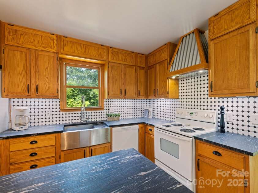 144 Avant Road, Canton, NC 28716.  MLS# CAR4295790, YatesRealty ID 34730. 