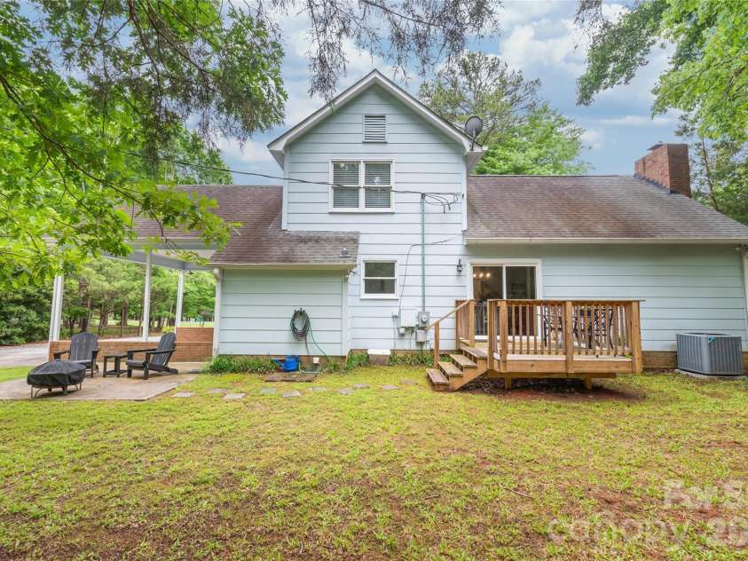 7012 Knotty Pine Road, Waxhaw, NC 28173.  MLS# CAR4388144, YatesRealty ID 34730. 