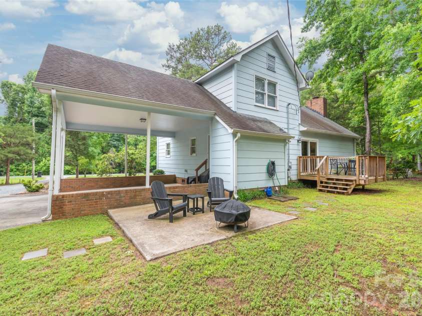 7012 Knotty Pine Road, Waxhaw, NC 28173.  MLS# CAR4388144, YatesRealty ID 34730. Perfect setup for both a grill and firepit area. 