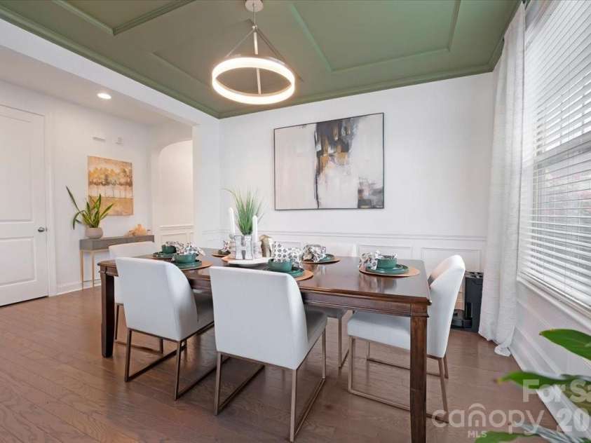 17534 Austins Creek Drive, Charlotte, NC 28278.  MLS# CAR4388620, YatesRealty ID 34731. 2nd view of this amazing dining room. 