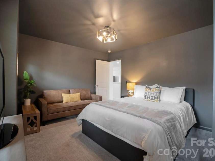 17534 Austins Creek Drive, Charlotte, NC 28278.  MLS# CAR4388620, YatesRealty ID 34731. Color drenched and proud of it. This secondary bedroom has a point of view — and honestly it looks amazing. Buyers with vision will see exactly what to do with it.