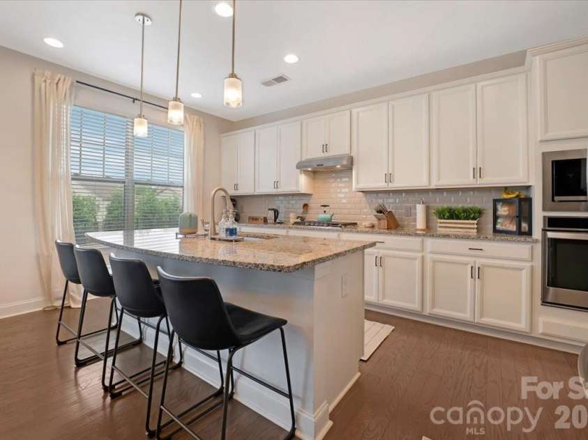 17534 Austins Creek Drive, Charlotte, NC 28278.  MLS# CAR4388620, YatesRealty ID 34731. Open. Airy. Neutral palette. Granite countertops that mean business. A kitchen that photographs beautifully and lives even better — which is exactly what every kitchen should do.