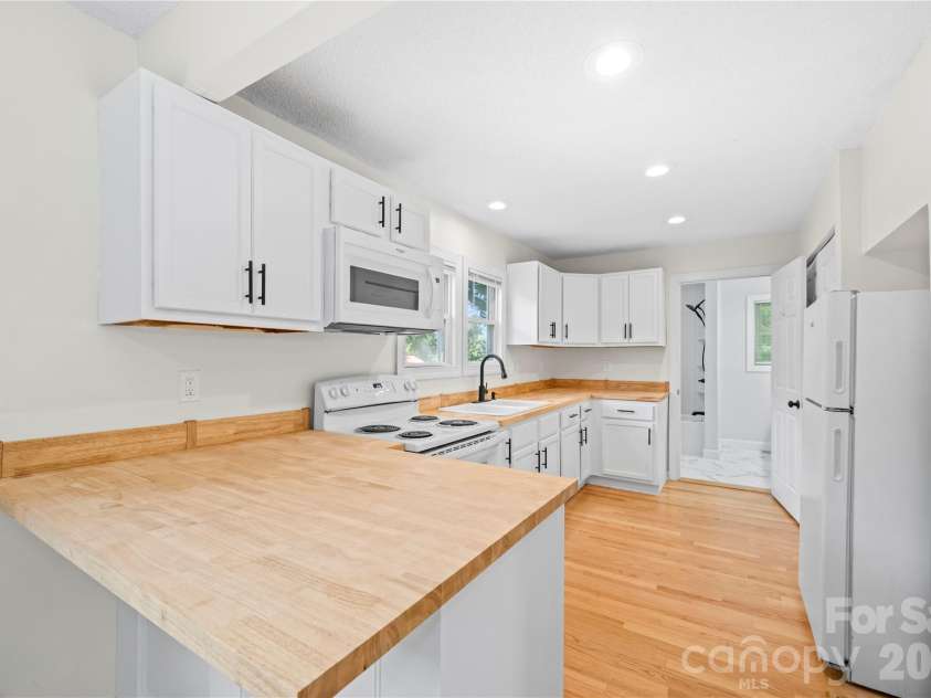 142 Substation Road, Canton, NC 28716.  MLS# CAR4395997, YatesRealty ID 34733. 