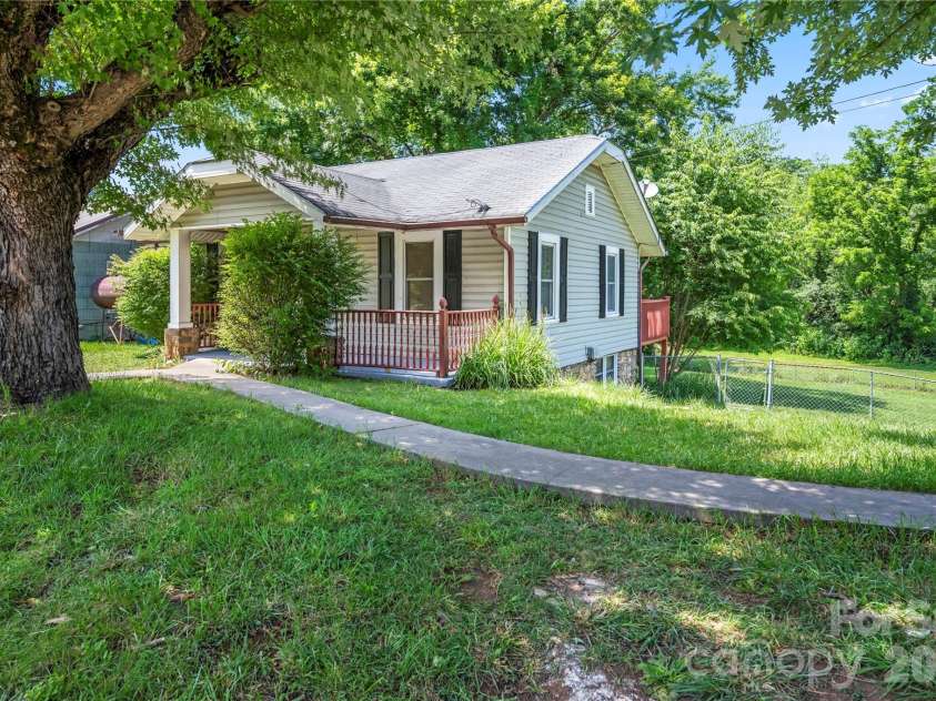 142 Substation Road, Canton, NC 28716.  MLS# CAR4395997, YatesRealty ID 34733. 