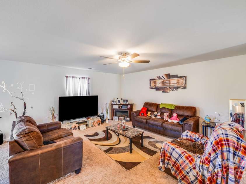 611 Maddox Drive, Shelby, NC 28152.  MLS# CAR4281912, YatesRealty ID 34733. 