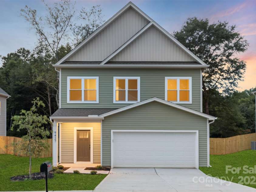 9427 Weston Woods Lane, Charlotte, NC 28216.  MLS# CAR4283182, YatesRealty ID 34734. 