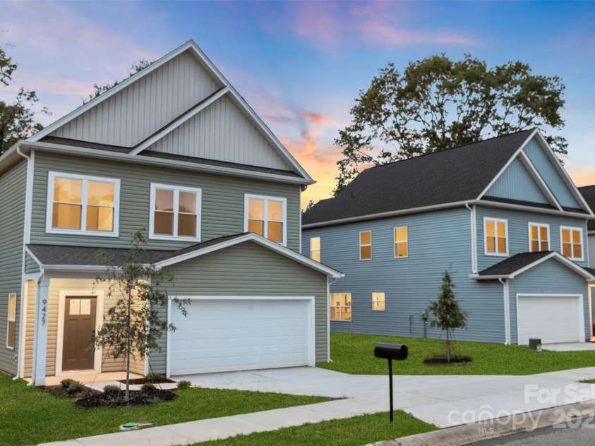 9427 Weston Woods Lane, Charlotte, NC 28216.  MLS# CAR4283182, YatesRealty ID 34734. 