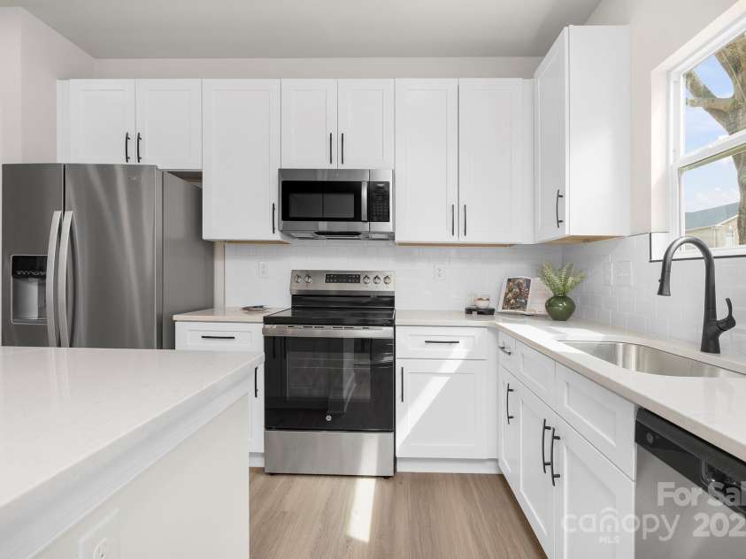 9427 Weston Woods Lane, Charlotte, NC 28216.  MLS# CAR4283182, YatesRealty ID 34734. 