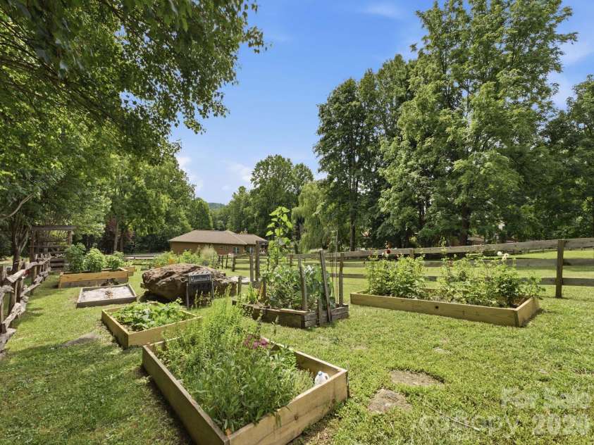 248 Brannon Forest Drive, Waynesville, NC 28785.  MLS# CAR4389917, YatesRealty ID 34736. 
