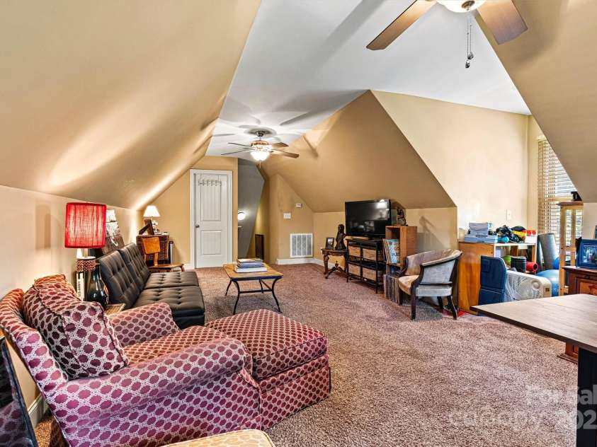 6212 Hayden Drive, Hickory, NC 28601.  MLS# CAR4283488, YatesRealty ID 34736. Bonus Room/Entry View 