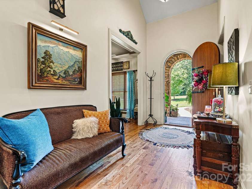 6212 Hayden Drive, Hickory, NC 28601.  MLS# CAR4283488, YatesRealty ID 34736. Foyer/Front Entry View 