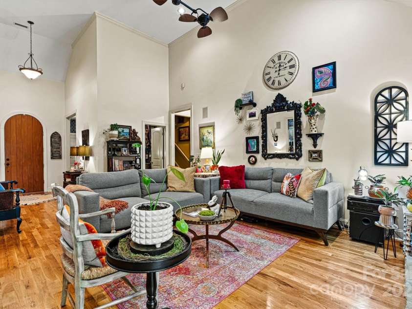 6212 Hayden Drive, Hickory, NC 28601.  MLS# CAR4283488, YatesRealty ID 34736. Living Room/Front Entry View 