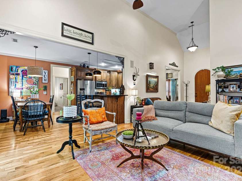 6212 Hayden Drive, Hickory, NC 28601.  MLS# CAR4283488, YatesRealty ID 34736. Living Room/Kitchen & Informal