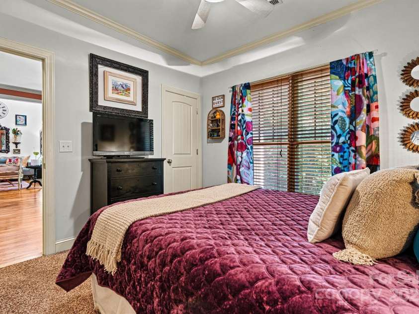 6212 Hayden Drive, Hickory, NC 28601.  MLS# CAR4283488, YatesRealty ID 34736. Second Bedroom/Entry View 