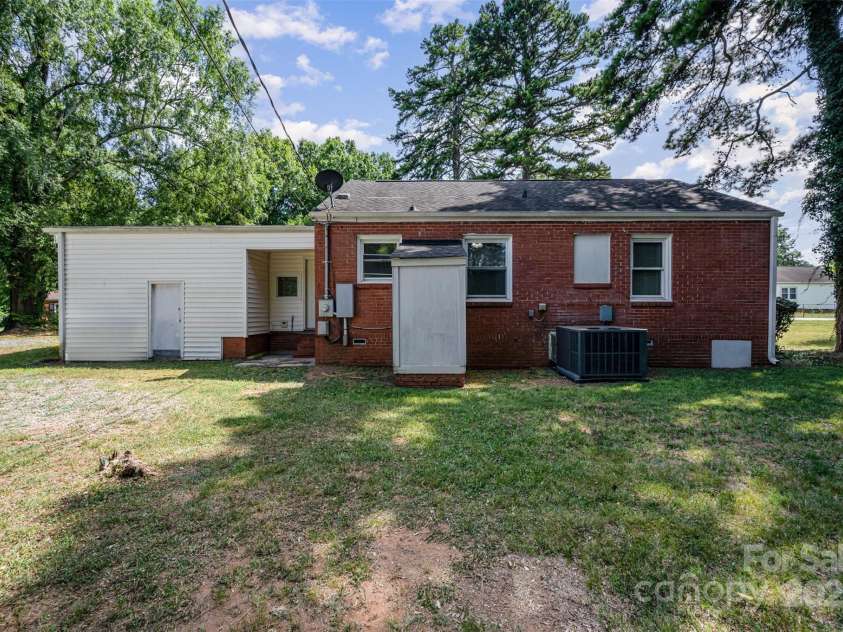 3154 Dublin Road, Charlotte, NC 28208.  MLS# CAR4288697, YatesRealty ID 34737. 