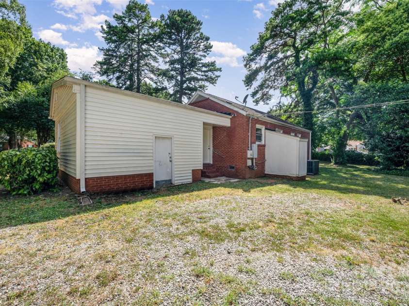 3154 Dublin Road, Charlotte, NC 28208.  MLS# CAR4288697, YatesRealty ID 34737. 