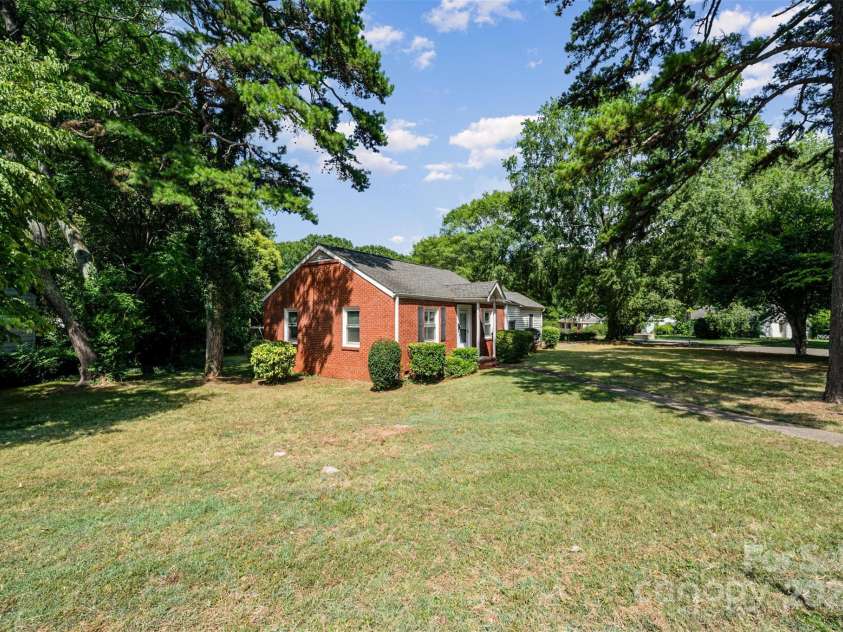 3154 Dublin Road, Charlotte, NC 28208.  MLS# CAR4288697, YatesRealty ID 34737. 