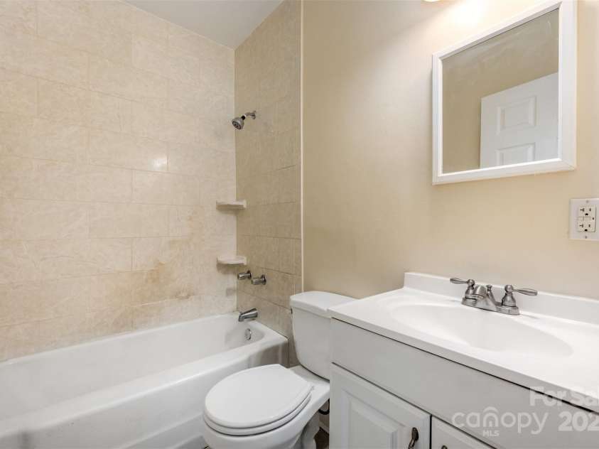 3154 Dublin Road, Charlotte, NC 28208.  MLS# CAR4288697, YatesRealty ID 34737. Bathroom