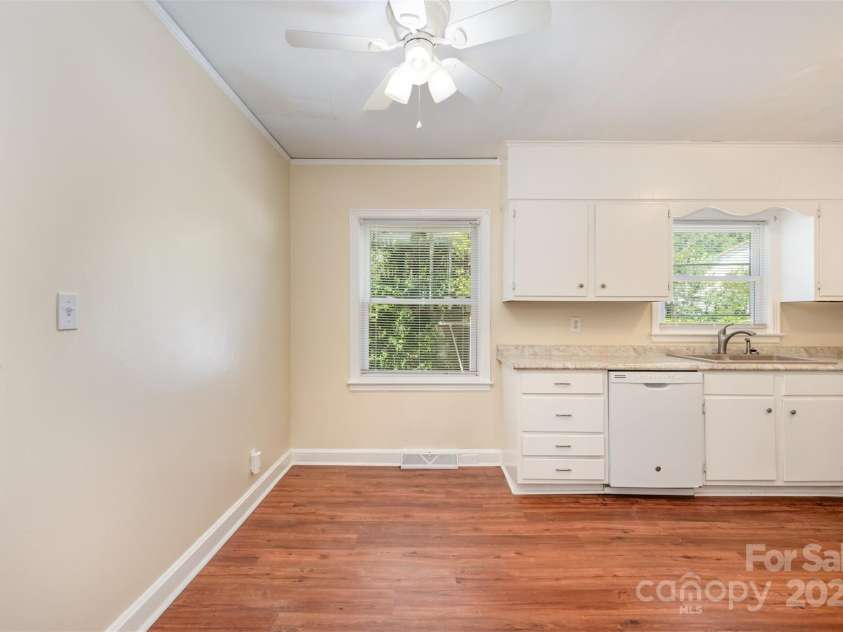 3154 Dublin Road, Charlotte, NC 28208.  MLS# CAR4288697, YatesRealty ID 34737. Breakfast Nook
