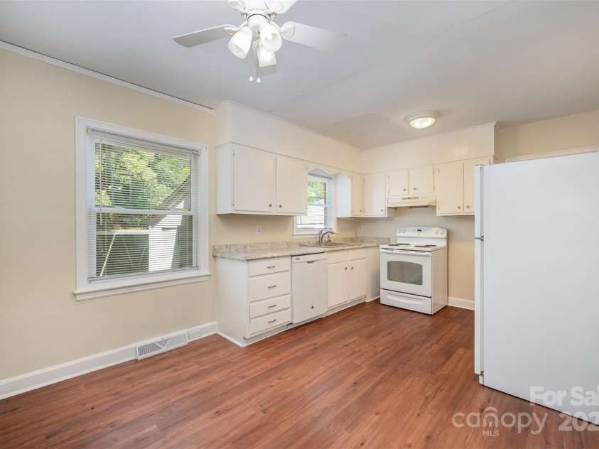 3154 Dublin Road, Charlotte, NC 28208.  MLS# CAR4288697, YatesRealty ID 34737. Kitchen
