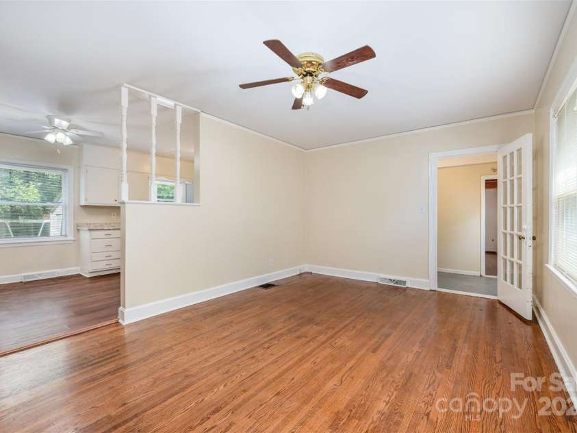 3154 Dublin Road, Charlotte, NC 28208.  MLS# CAR4288697, YatesRealty ID 34737. Living Room