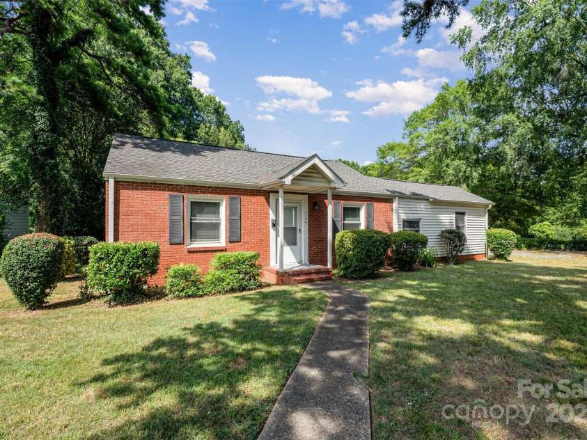 3154 Dublin Road, Charlotte, NC 28208.  MLS# CAR4288697, YatesRealty ID 34737. Welcome to 3154 Dublin rd.