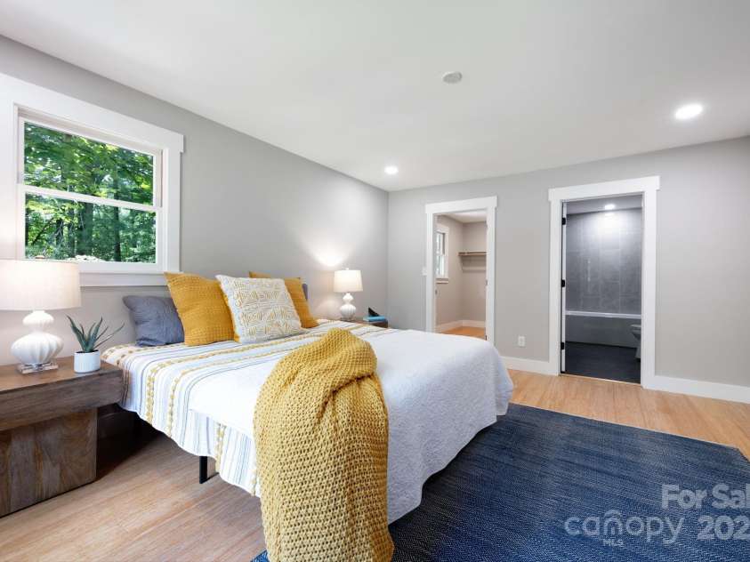 15 Pine Ridge Court, Fletcher, NC 28732.  MLS# CAR4292074, YatesRealty ID 34739. Main-level Primary Suite with Ensuite Bath and Walk-in Closet