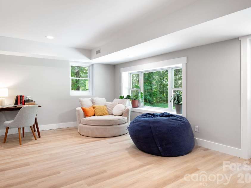 15 Pine Ridge Court, Fletcher, NC 28732.  MLS# CAR4338257, YatesRealty ID 34739. Numerous Seating Areas