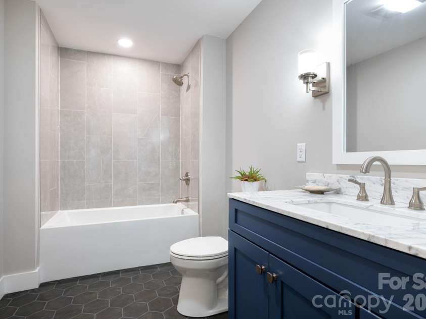 15 Pine Ridge Court, Fletcher, NC 28732.  MLS# CAR4338257, YatesRealty ID 34739. Primary Ensuite Bath