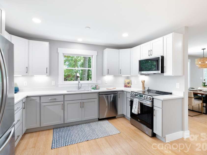 15 Pine Ridge Court, Fletcher, NC 28732.  MLS# CAR4338257, YatesRealty ID 34739. Spacious and Bright Kitchen