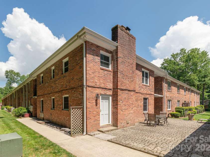 102 Boyd Drive, Flat Rock, NC 28731.  MLS# CAR4280790, YatesRealty ID 3474. 