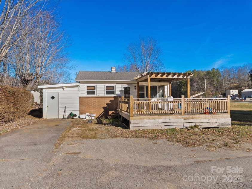 36 Lambert Lane, Canton, NC 28716.  MLS# CAR4334299, YatesRealty ID 3474. 