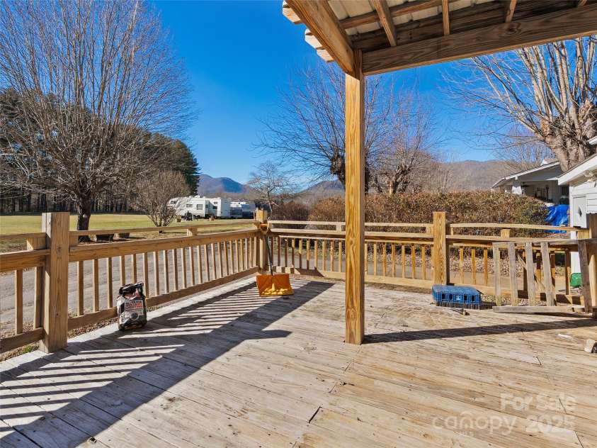 36 Lambert Lane, Canton, NC 28716.  MLS# CAR4334299, YatesRealty ID 3474. 